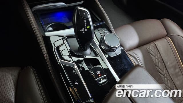 BMW 5 Series 2022 — Şəkil 9/20