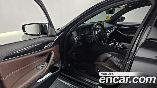 BMW 5 Series 2022 — фото 10 из 20