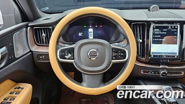 Volvo XC60 2022 — Şəkil 13/20