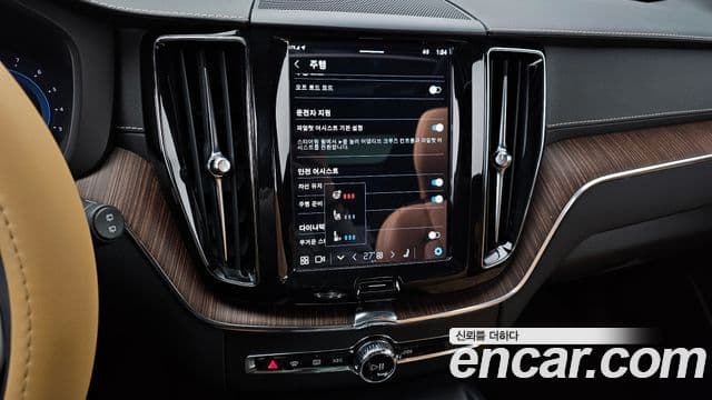 Volvo XC60 2022 — Şəkil 14/20