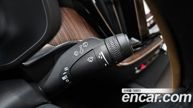 Volvo XC60 2022 — Şəkil 17/20