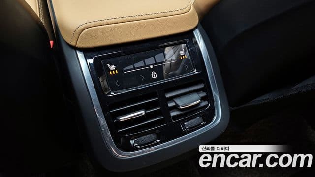 Volvo XC60 2022 — Şəkil 18/20