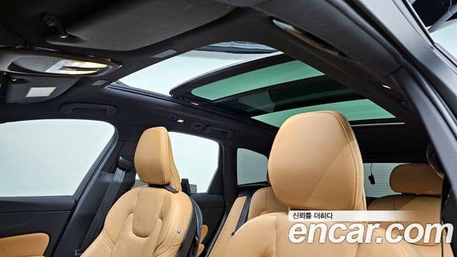Volvo XC60 2022 — Şəkil 19/20