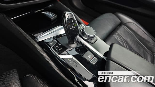 BMW 5 Series 2018 — Şəkil 9/20