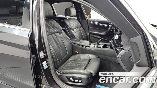 BMW 5 Series 2018 — Şəkil 10/20