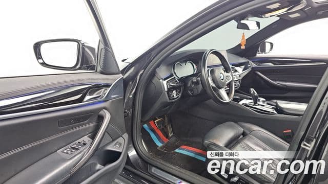 BMW 5 Series 2018 — Şəkil 11/20