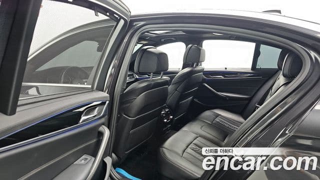 BMW 5 Series 2018 — Şəkil 12/20