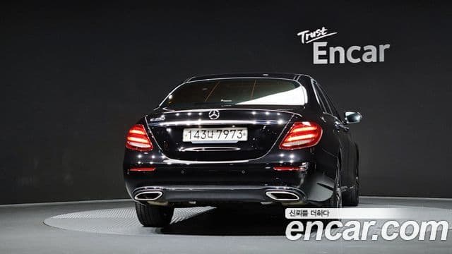 Mercedes-Benz E-Class 2019 — Фото 4/20