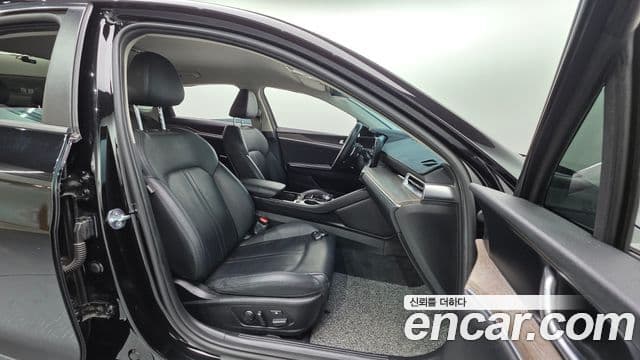 Kia K5 2021 — Şəkil 10/20