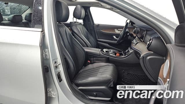 Mercedes-Benz E-Class 2018 — фото 10 из 20