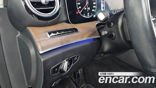 Mercedes-Benz E-Class 2018 — фото 18 из 20