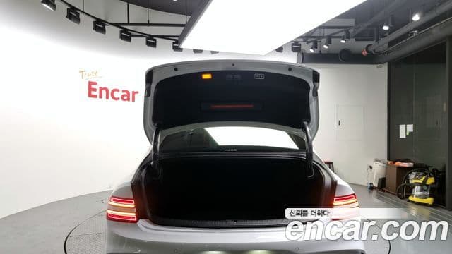 Genesis Electrified G80 2024 — Şəkil 19/20