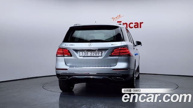 Mercedes-Benz GLE-Class 2018 — Şəkil 18/20