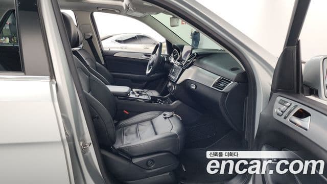 Mercedes-Benz GLE-Class 2018 — Şəkil 12/20