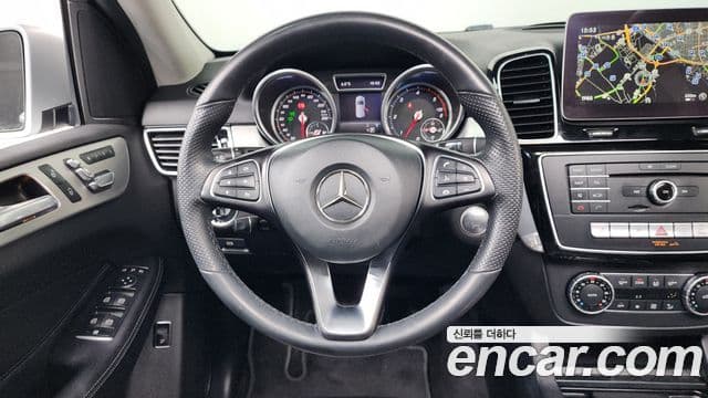 Mercedes-Benz GLE-Class 2018 — Şəkil 19/20