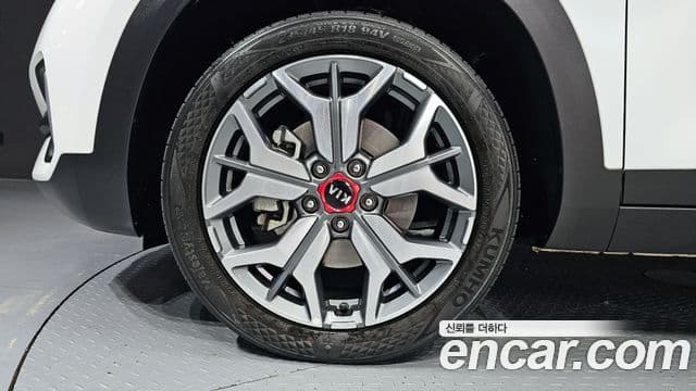 Kia Seltos 2020 — ფოტო 5/20