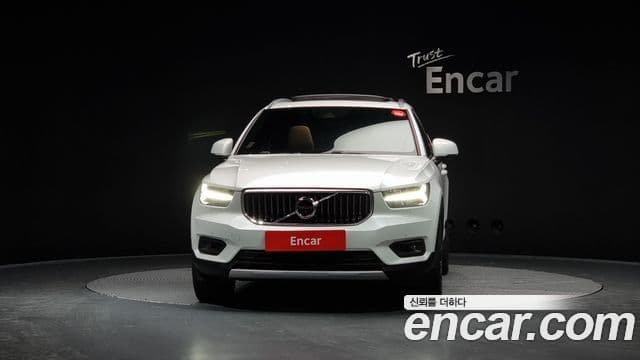 Volvo XC40 2019 — Photo 8/20