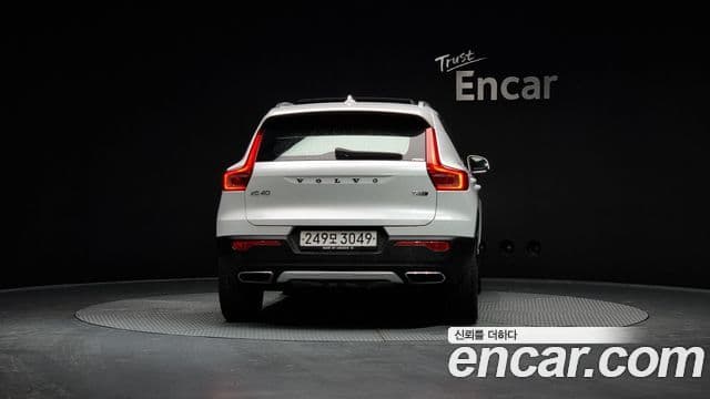 Volvo XC40 2019 — Photo 2/20