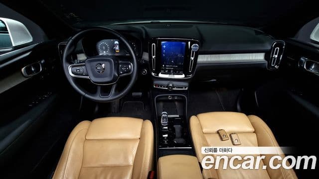 Volvo XC40 2019 — Photo 13/20