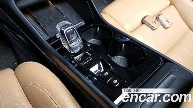 Volvo XC40 2019 — Photo 17/20