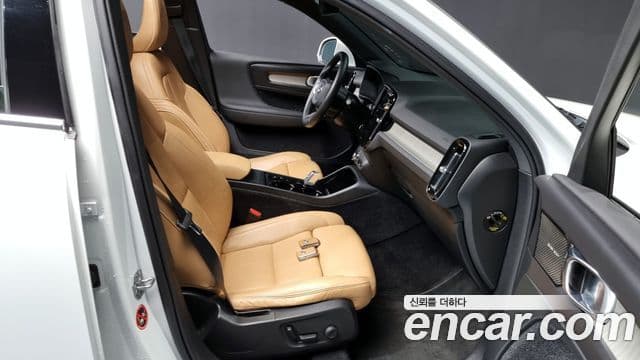 Volvo XC40 2019 — Photo 15/20