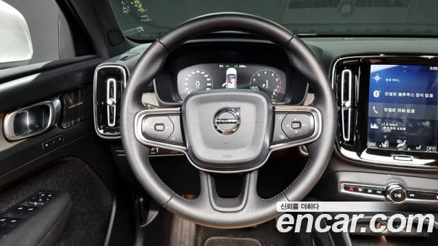 Volvo XC40 2019 — Photo 18/20