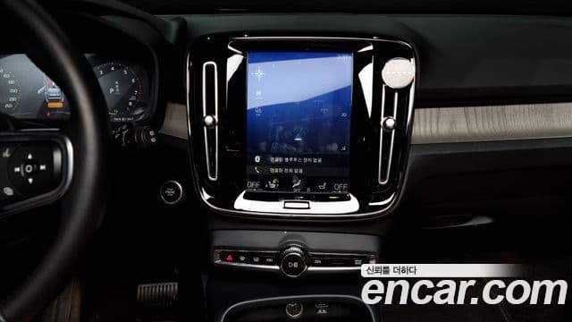Volvo XC40 2019 — Photo 11/20