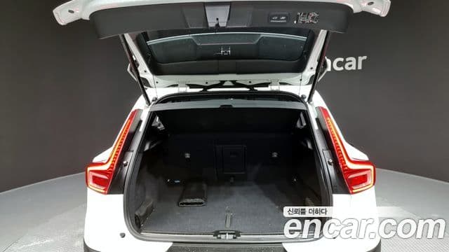 Volvo XC40 2019 — Photo 10/20