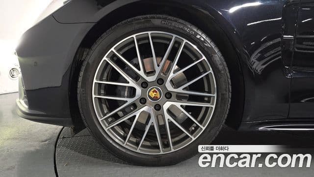 Porsche Panamera 2023 — ფოტო 5/20