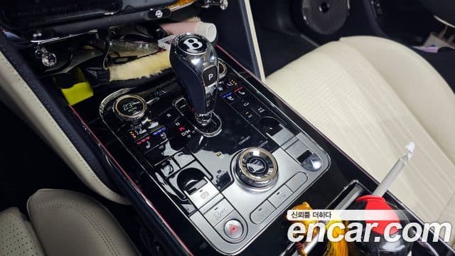 Bentley Flying Spur 2021 — Şəkil 9/20