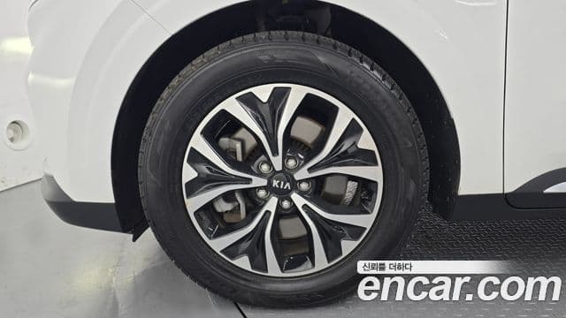 Kia Carnival 2020 — ფოტო 5/20