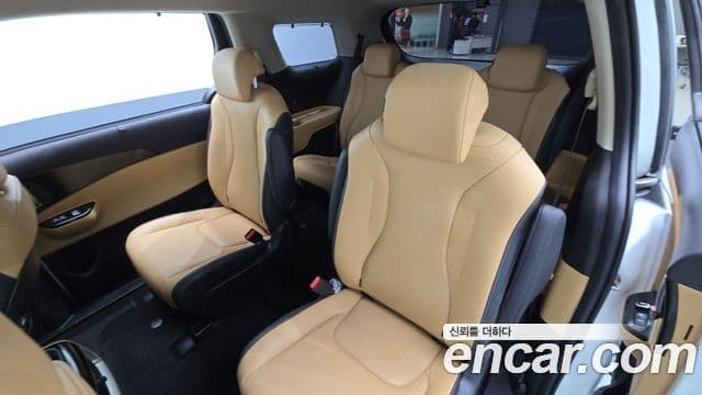Kia Carnival 2020 — ფოტო 12/20