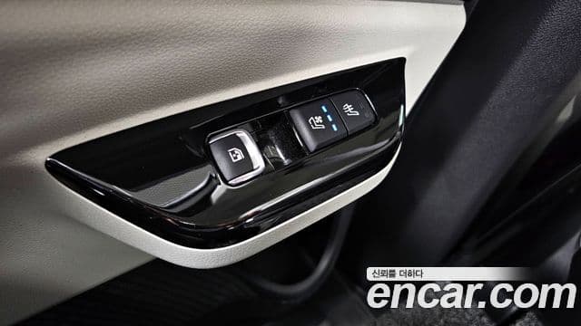 Kia Carnival 2022 — фото 18 из 20