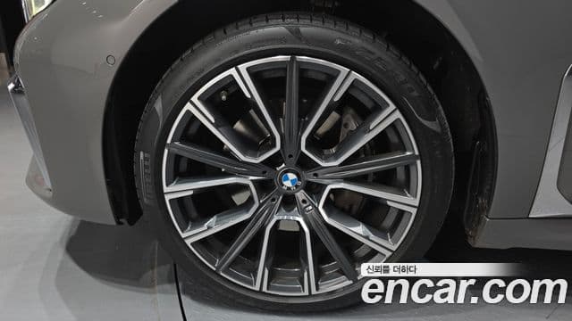 BMW 7 Series 2021 — Photo 18/20