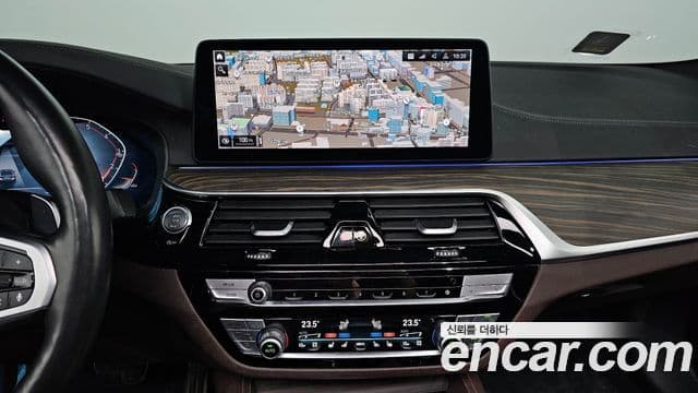 BMW 5 Series 2020 — ფოტო 14/20