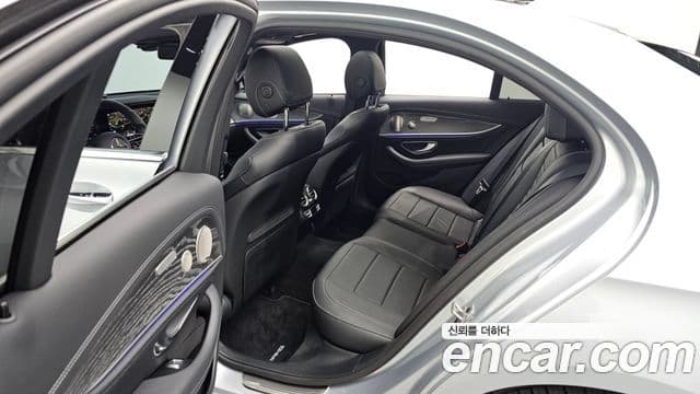 Mercedes-Benz E-Class 2022 — Фото 10/20