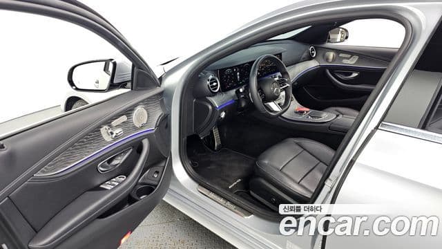 Mercedes-Benz E-Class 2022 — Фото 11/20