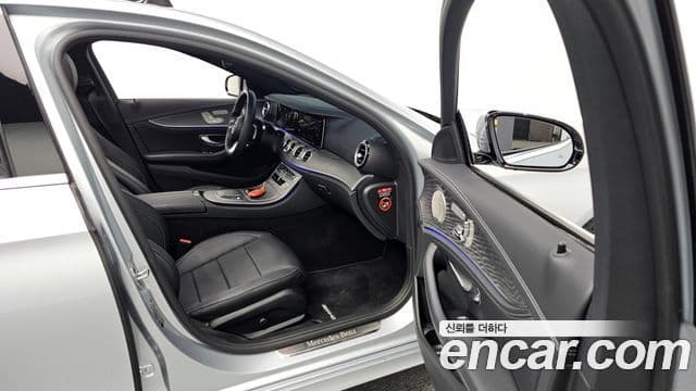 Mercedes-Benz E-Class 2022 — Фото 12/20