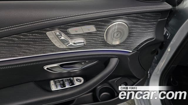 Mercedes-Benz E-Class 2022 — Фото 19/20
