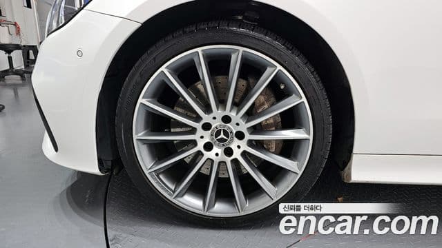 Mercedes-Benz E-Class 2021 — ფოტო 5/20