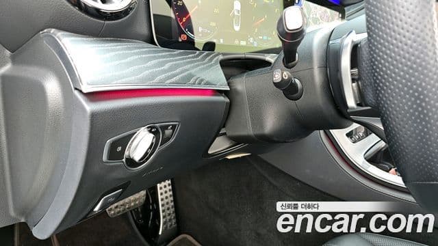 Mercedes-Benz E-Class 2021 — ფოტო 15/20