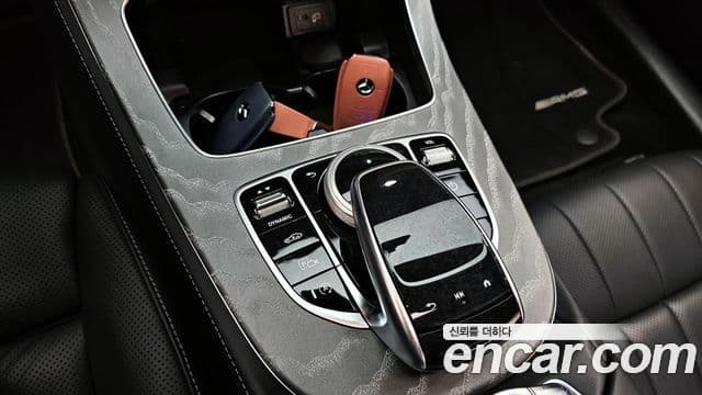 Mercedes-Benz E-Class 2021 — ფოტო 17/20