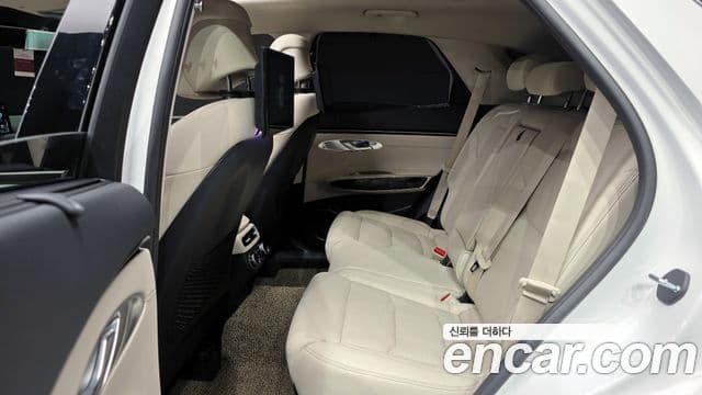 Genesis GV70 2023 — ფოტო 12/20