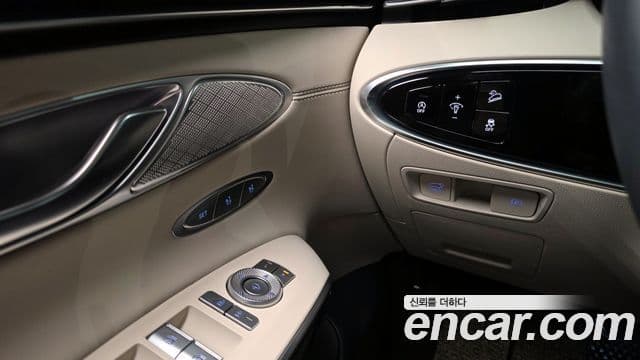 Genesis GV70 2023 — ფოტო 18/20