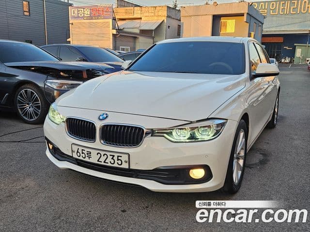 BMW 3 Series 2018 — ფოტო 14/20