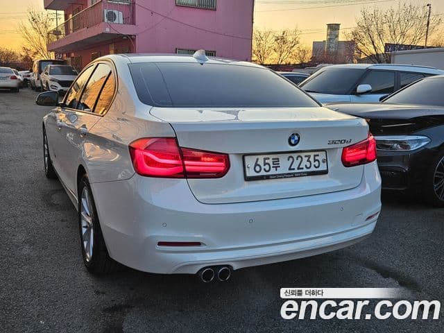BMW 3 Series 2018 — ფოტო 9/20