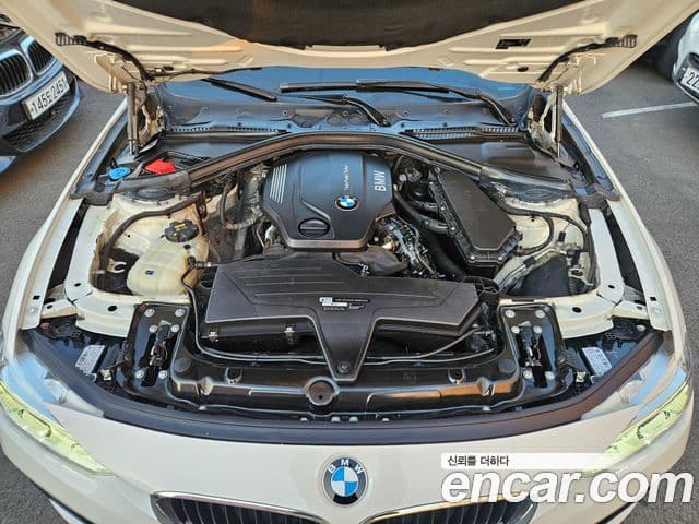 BMW 3 Series 2018 — ფოტო 6/20