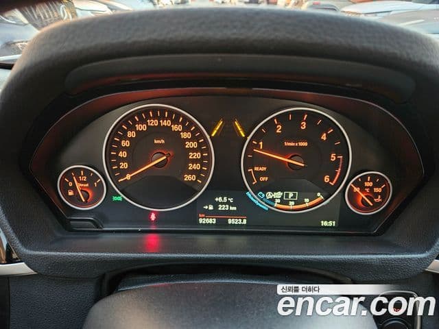 BMW 3 Series 2018 — ფოტო 19/20