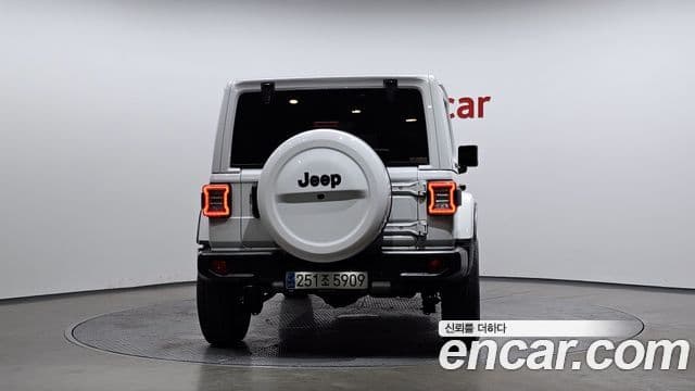 Jeep Wrangler 2023 — ფოტო 4/20