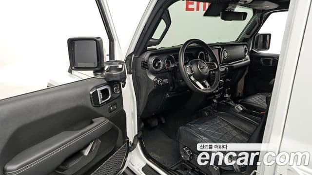 Jeep Wrangler 2023 — ფოტო 10/20